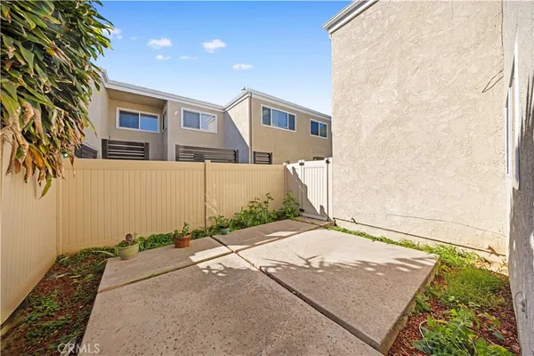 $829,000 | 54 Kazan Street, Unit 27, Irvine, CA 92604