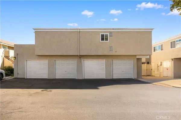 $829,000 | 54 Kazan Street, Unit 27, Irvine, CA 92604