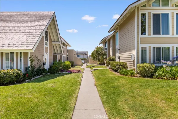 $829,000 | 54 Kazan Street, Unit 27, Irvine, CA 92604