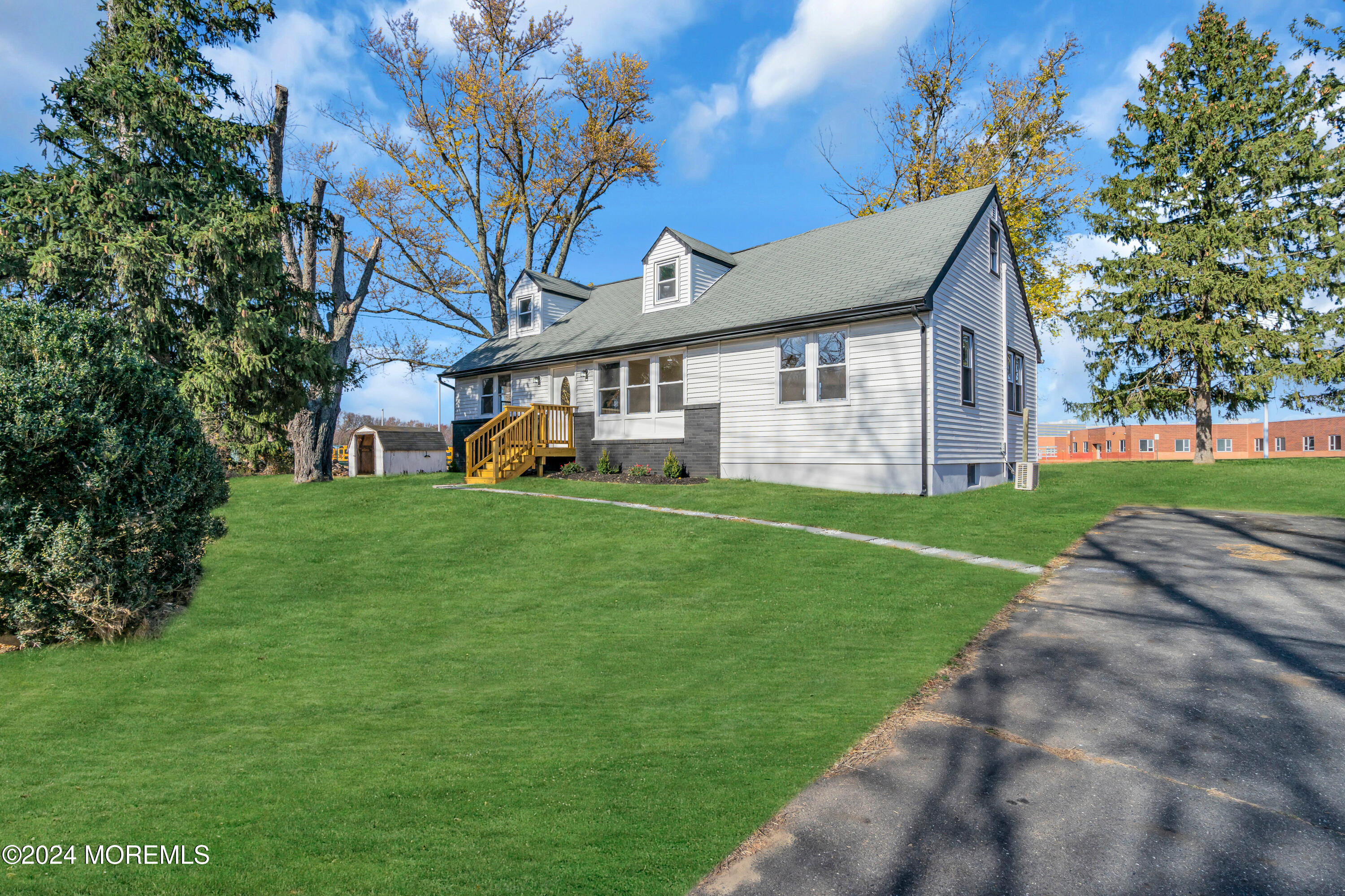 2053 Bustleton Road Burlington, NJ 08016 - Photo 4 of 55 a front view of house with yard and green space