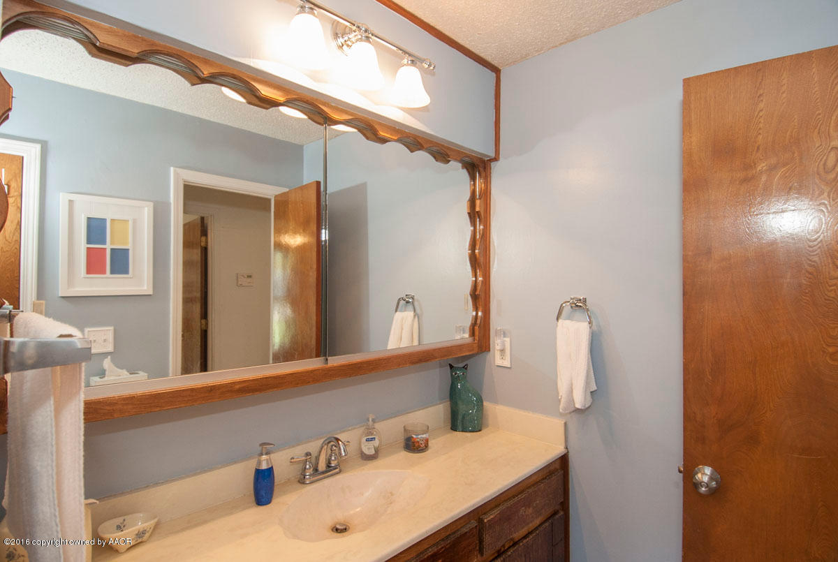 6508 Drexel Road Amarillo, TX 79109 - Photo 19 of 32 BATHROOM 2 VIEW 1
