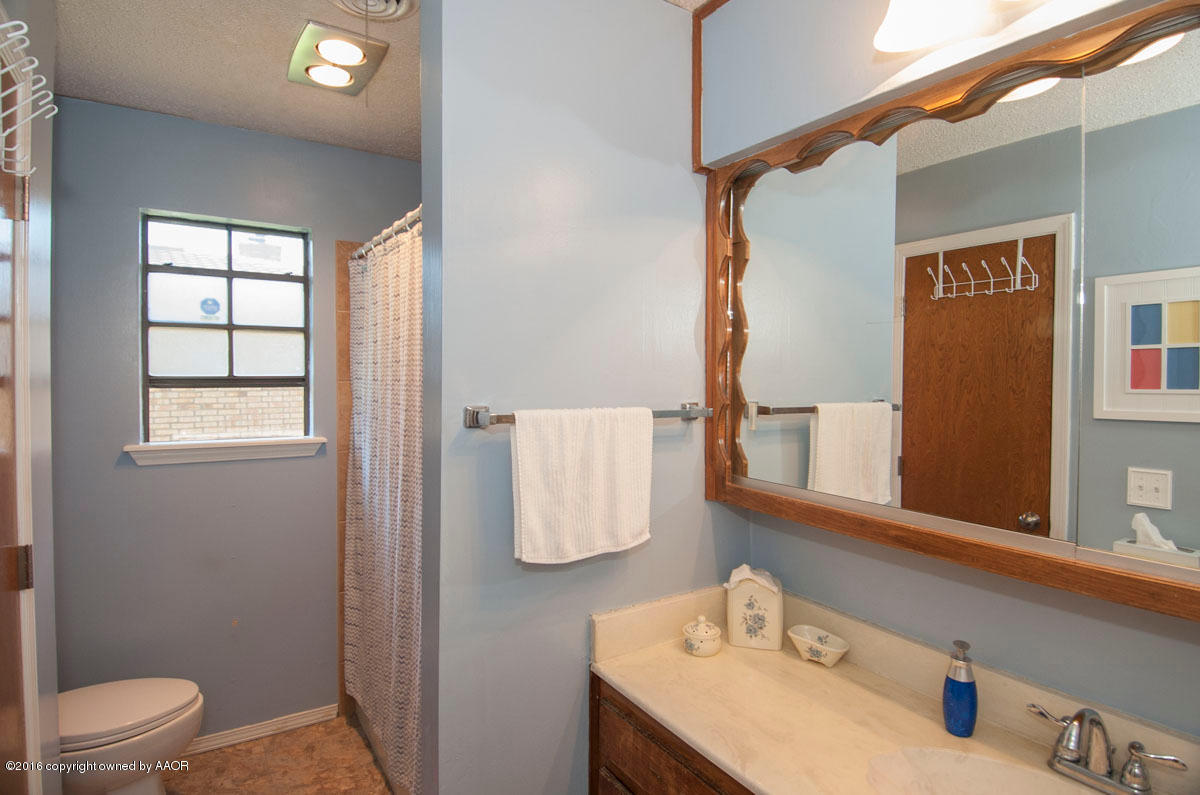 6508 Drexel Road Amarillo, TX 79109 - Photo 20 of 32 BATHROOM 2 VIEW 2