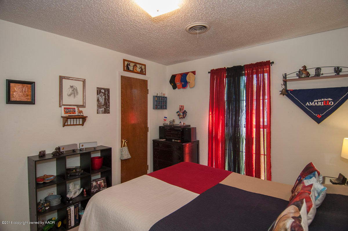 6508 Drexel Road Amarillo, TX 79109 - Photo 21 of 32 BEDROOM 3 VIEW 2