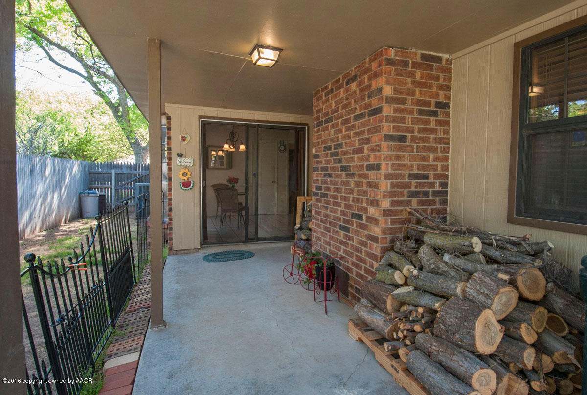 6508 Drexel Road Amarillo, TX 79109 - Photo 29 of 32 SIDE PATIO