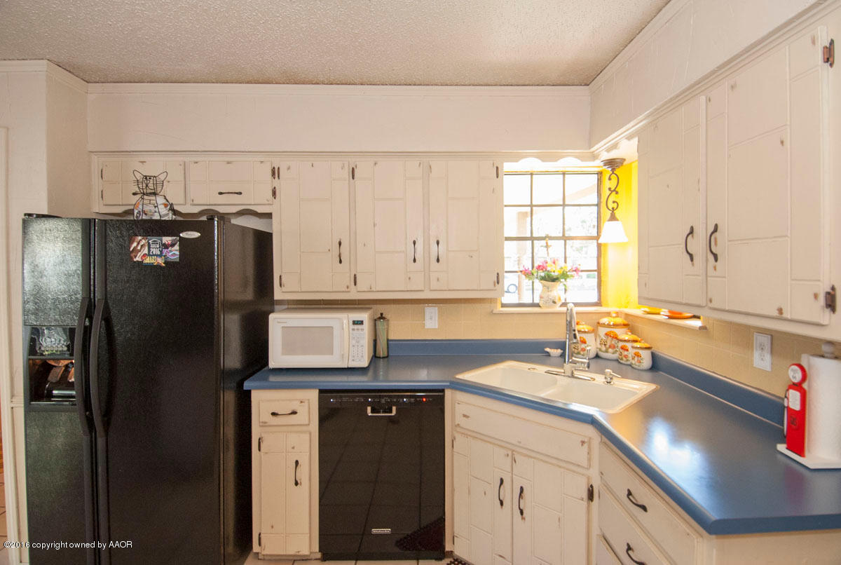 6508 Drexel Road Amarillo, TX 79109 - Photo 10 of 32 KITCHEN VIEW 4