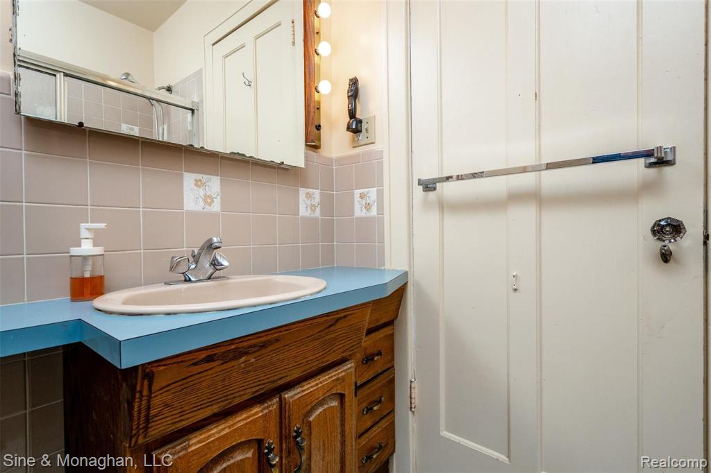 1027 Nottingham Road Grosse Pointe Park, MI 48230 - Photo 28 of 40