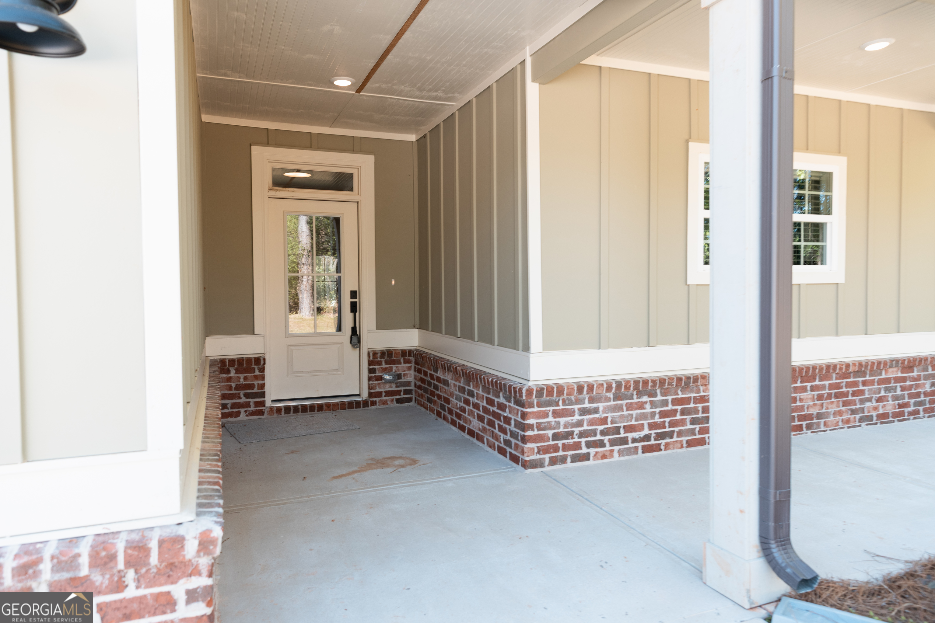 632 Campbell Road Covington, GA 30014 - Photo 4 of 60 a view of an entryway door