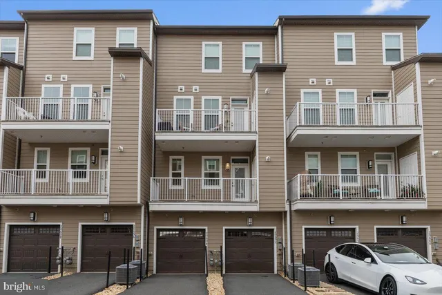 $515,000 | 20692 Wood Quay Drive, Sterling, VA 20166