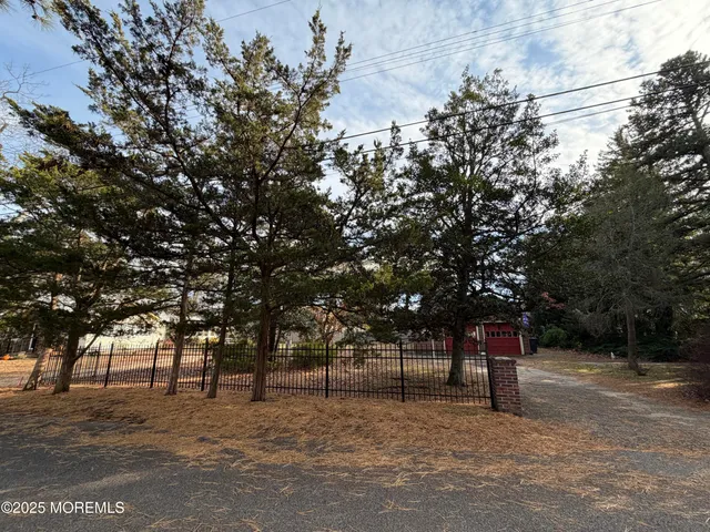 a view of house with backyard