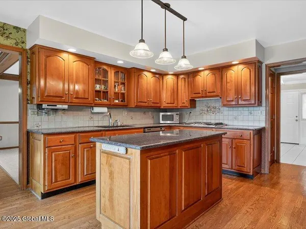 $620,000 | 3077 New Williamsburg Drive, Guilderland, NY 12303