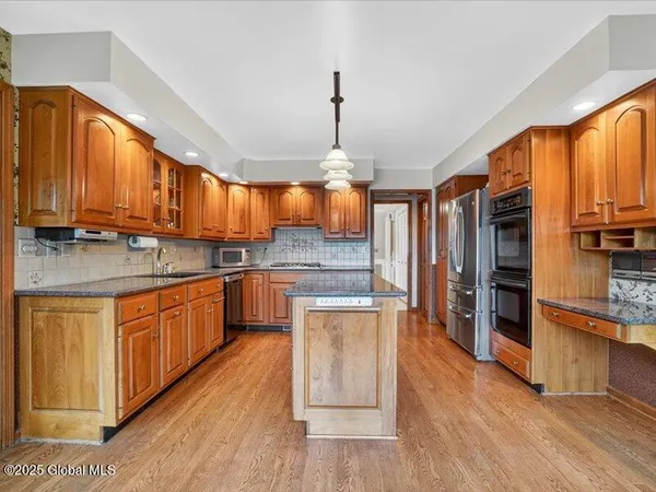 $620,000 | 3077 New Williamsburg Drive, Guilderland, NY 12303