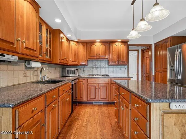 $620,000 | 3077 New Williamsburg Drive, Guilderland, NY 12303