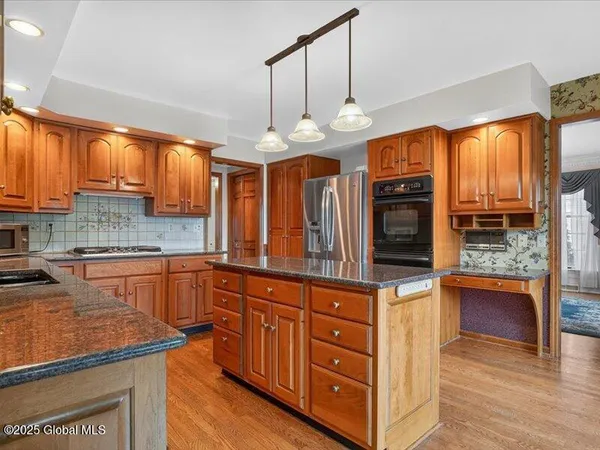 $620,000 | 3077 New Williamsburg Drive, Guilderland, NY 12303