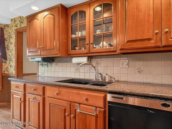 $620,000 | 3077 New Williamsburg Drive, Guilderland, NY 12303