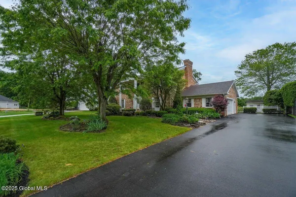 $620,000 | 3077 New Williamsburg Drive, Guilderland, NY 12303