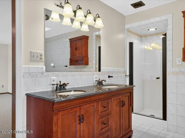 $620,000 | 3077 New Williamsburg Drive, Guilderland, NY 12303