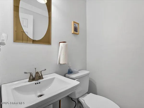 $620,000 | 3077 New Williamsburg Drive, Guilderland, NY 12303