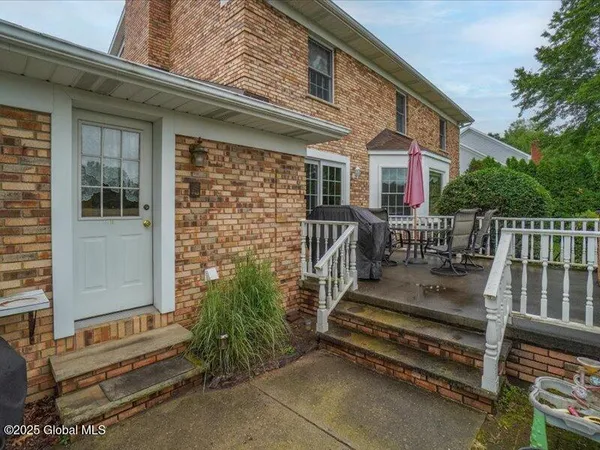 $620,000 | 3077 New Williamsburg Drive, Guilderland, NY 12303