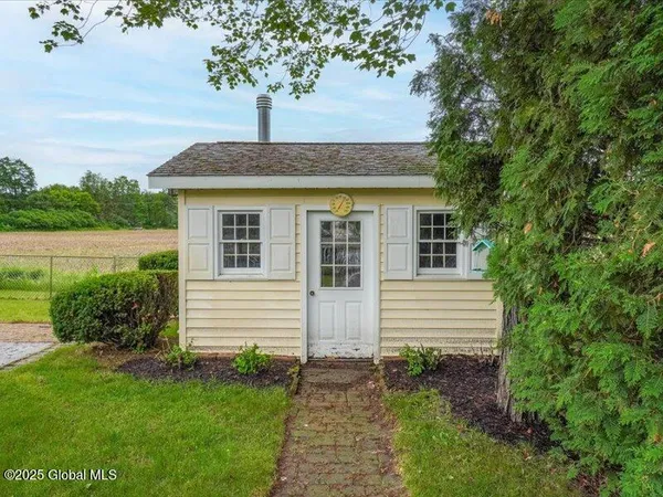 $620,000 | 3077 New Williamsburg Drive, Guilderland, NY 12303
