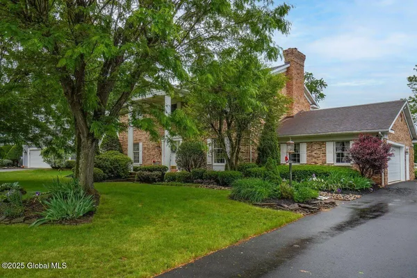 $620,000 | 3077 New Williamsburg Drive, Guilderland, NY 12303