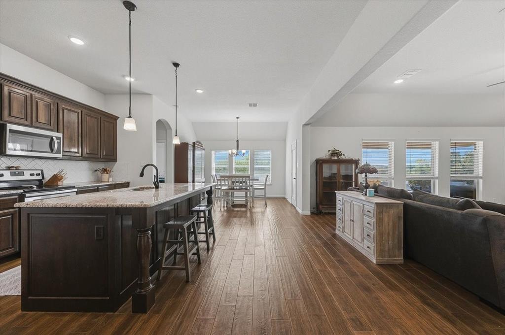 122 Post Oak Way Weatherford, TX 76087 - Photo 4 of 40 Gallery Image 4