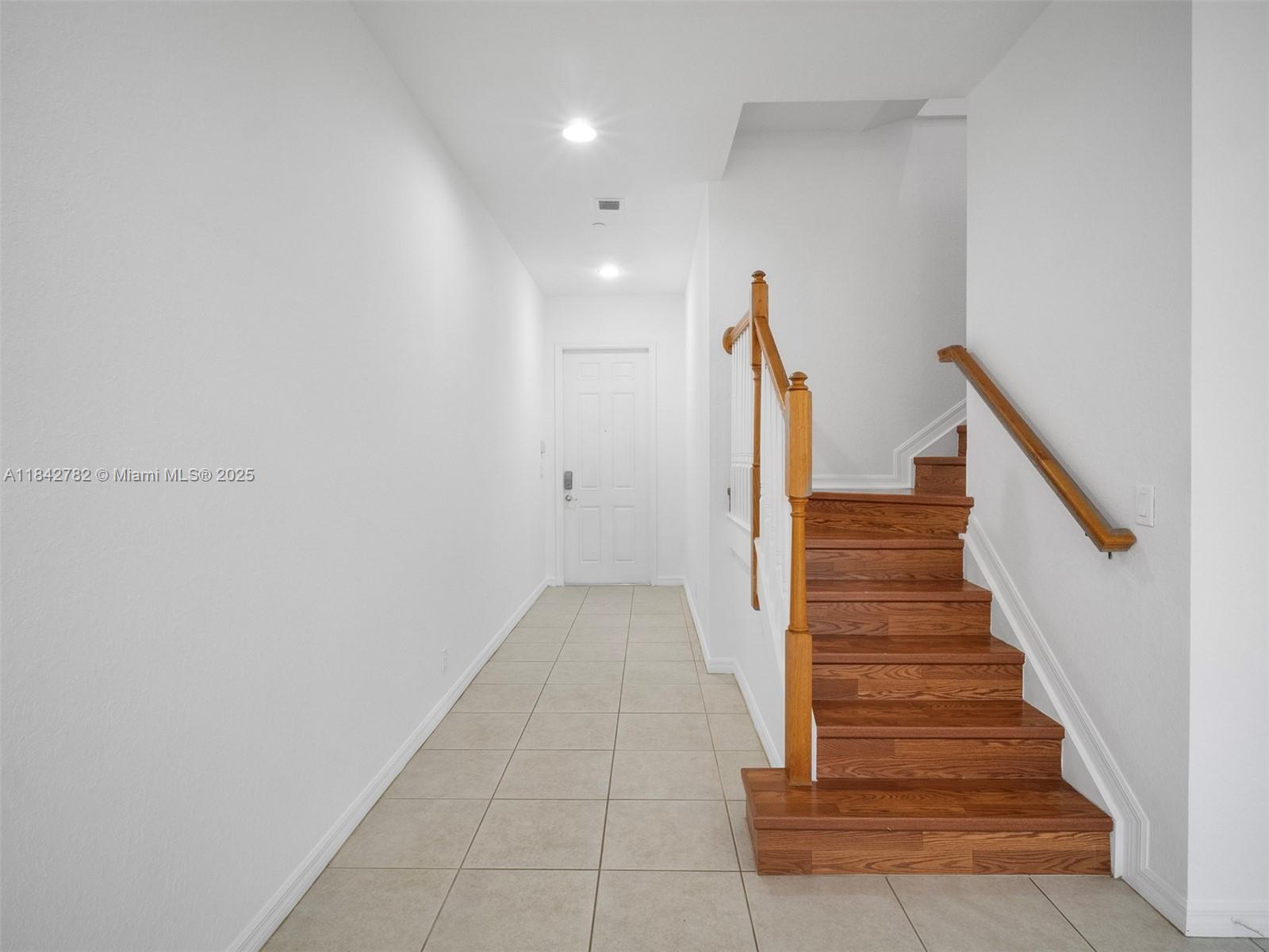 43 Lancaster Road Boynton Beach, FL 33426 - Photo 5 of 29 a view of entryway