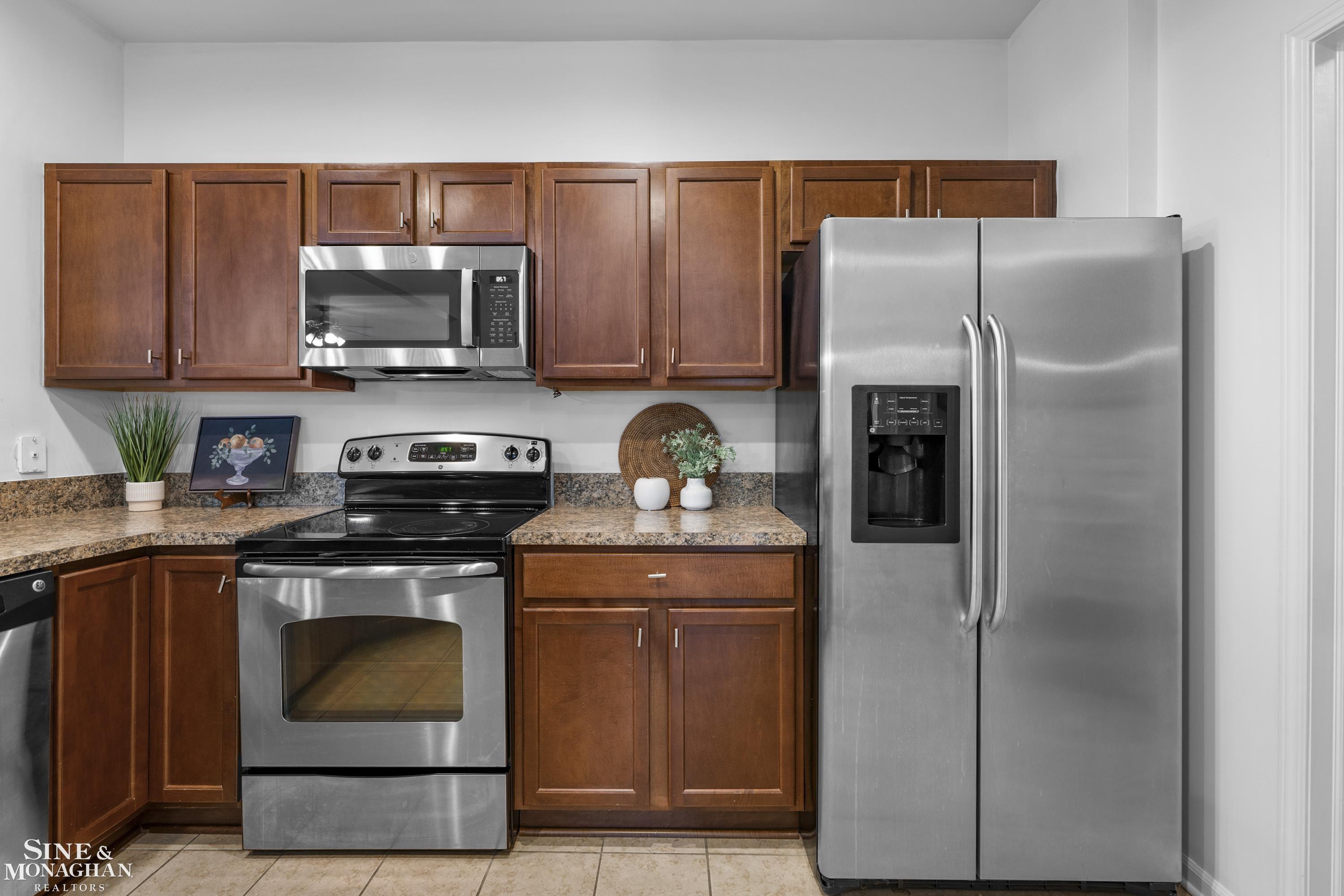 29981 Fox Run Circle Warren, MI 48092 - Photo 19 of 34 50213994-b84aeddd-036d-45f4-a318-c55856705d8c.JPG