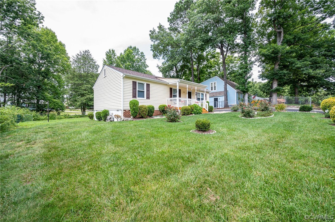 4212 Bridgewood Road Midlothian, VA 23112 - Photo 3 of 27 a front view of house with yard and green space