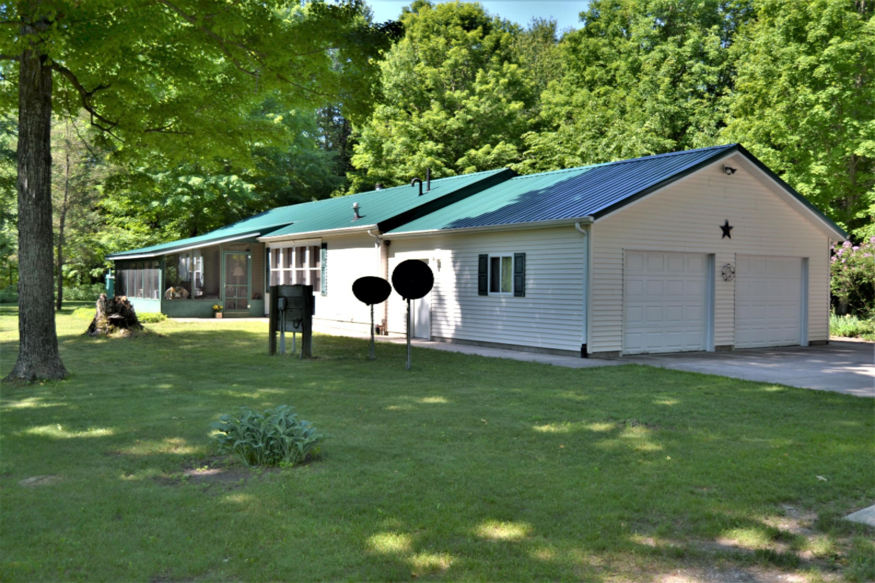 18347 5 Mile Road Morley, MI 49336 - Photo 1 of 57 DSC_0980