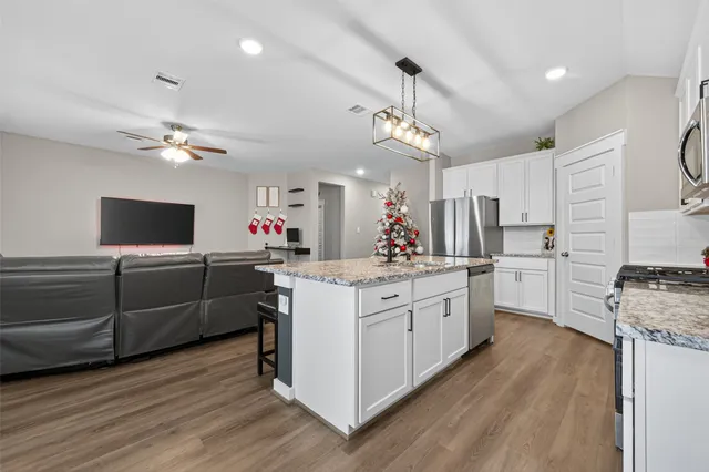 $2,400 | 30301 Kingston Heath Drive, Cleveland, TX 77327