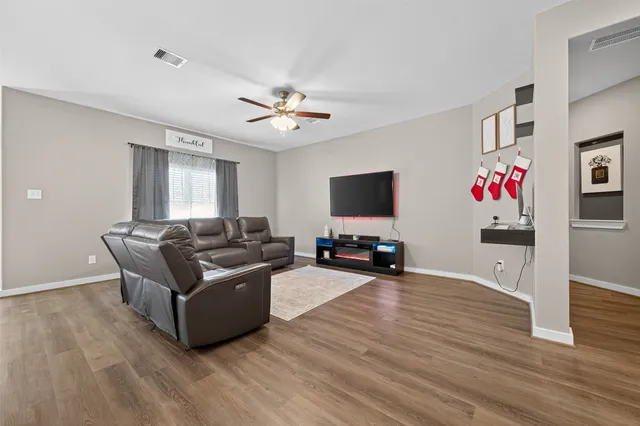 $2,400 | 30301 Kingston Heath Drive, Cleveland, TX 77327