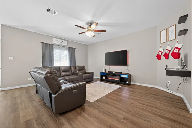 $2,400 | 30301 Kingston Heath Drive, Cleveland, TX 77327