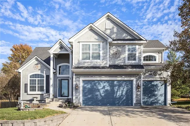 $414,000 | 605 South Franklin Street, Raymore, MO 64083