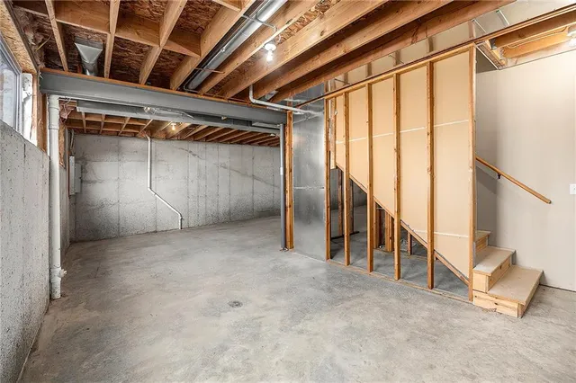 $414,000 | 605 South Franklin Street, Raymore, MO 64083