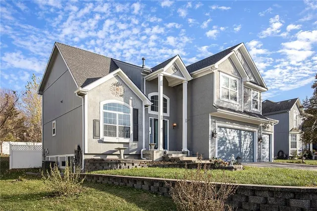 $414,000 | 605 South Franklin Street, Raymore, MO 64083