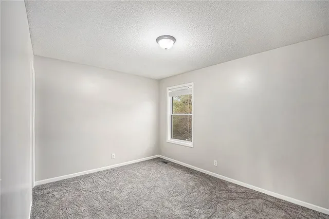 $414,000 | 605 South Franklin Street, Raymore, MO 64083