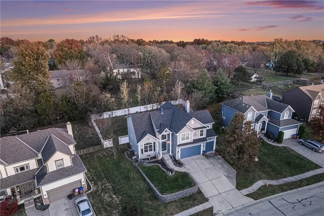 $414,000 | 605 South Franklin Street, Raymore, MO 64083