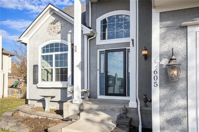 $414,000 | 605 South Franklin Street, Raymore, MO 64083