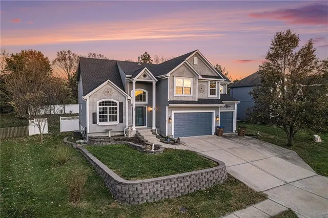 $414,000 | 605 South Franklin Street, Raymore, MO 64083