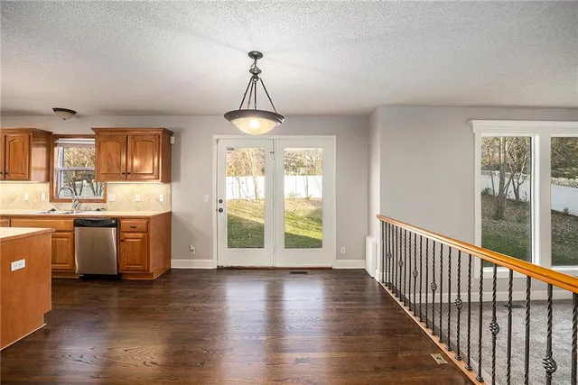 $414,000 | 605 South Franklin Street, Raymore, MO 64083