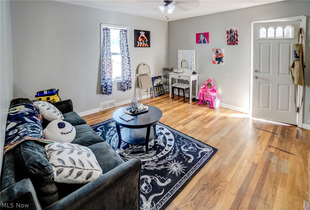 6315 Snow Road Cleveland, OH 44129 - Photo 2 of 28