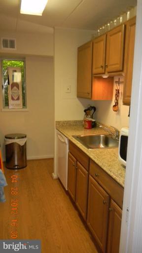 3232 Hewitt Avenue, Unit 22A Silver Spring, MD 20906 - Photo 3 of 10 Kitchen