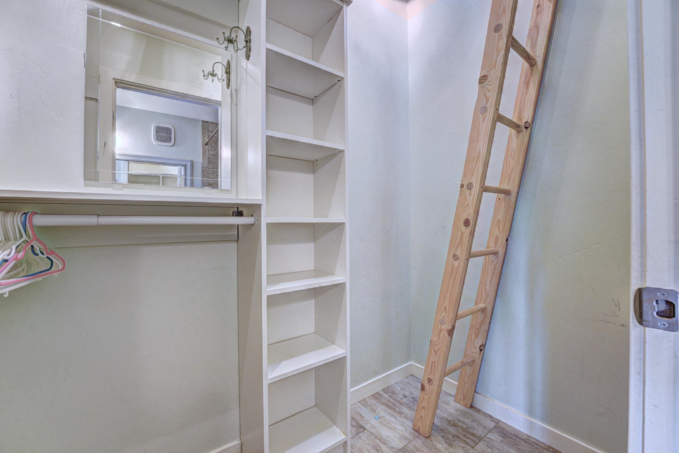 1570-45 45 1/2 Road De Beque, CO 81630 - Photo 17 of 35 a view of an entryway with wooden floor