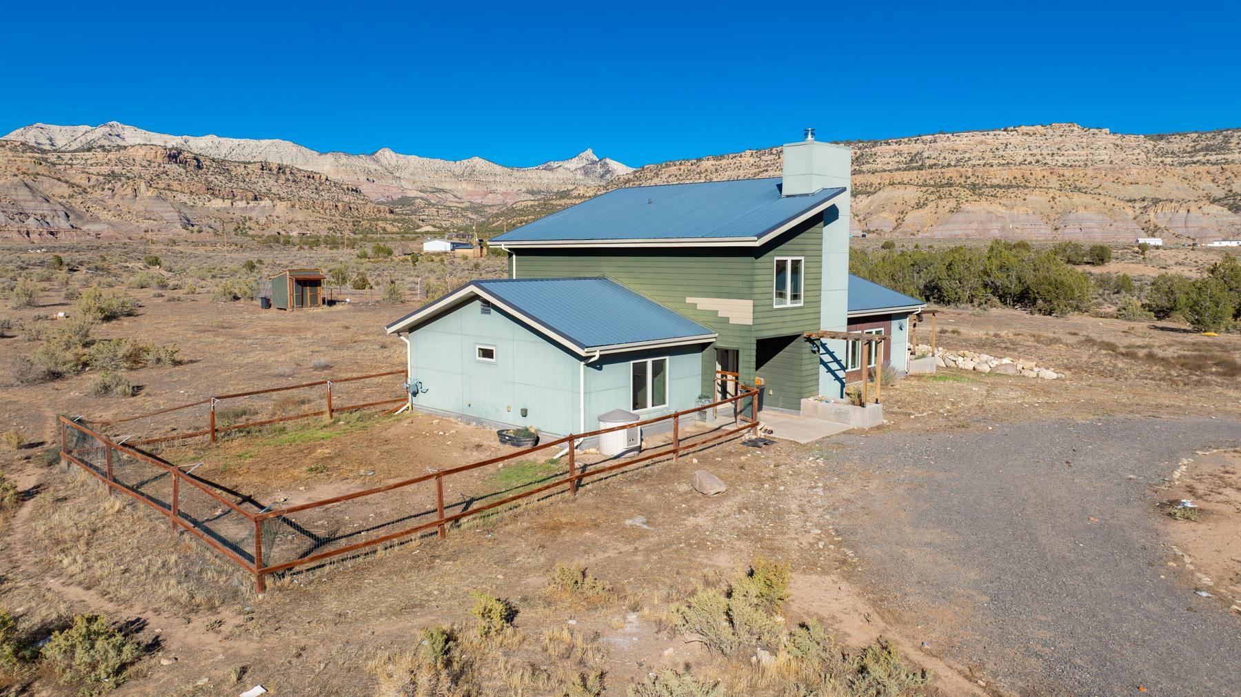 1570-45 45 1/2 Road De Beque, CO 81630 - Photo 28 of 35 a view of a house with a mountain