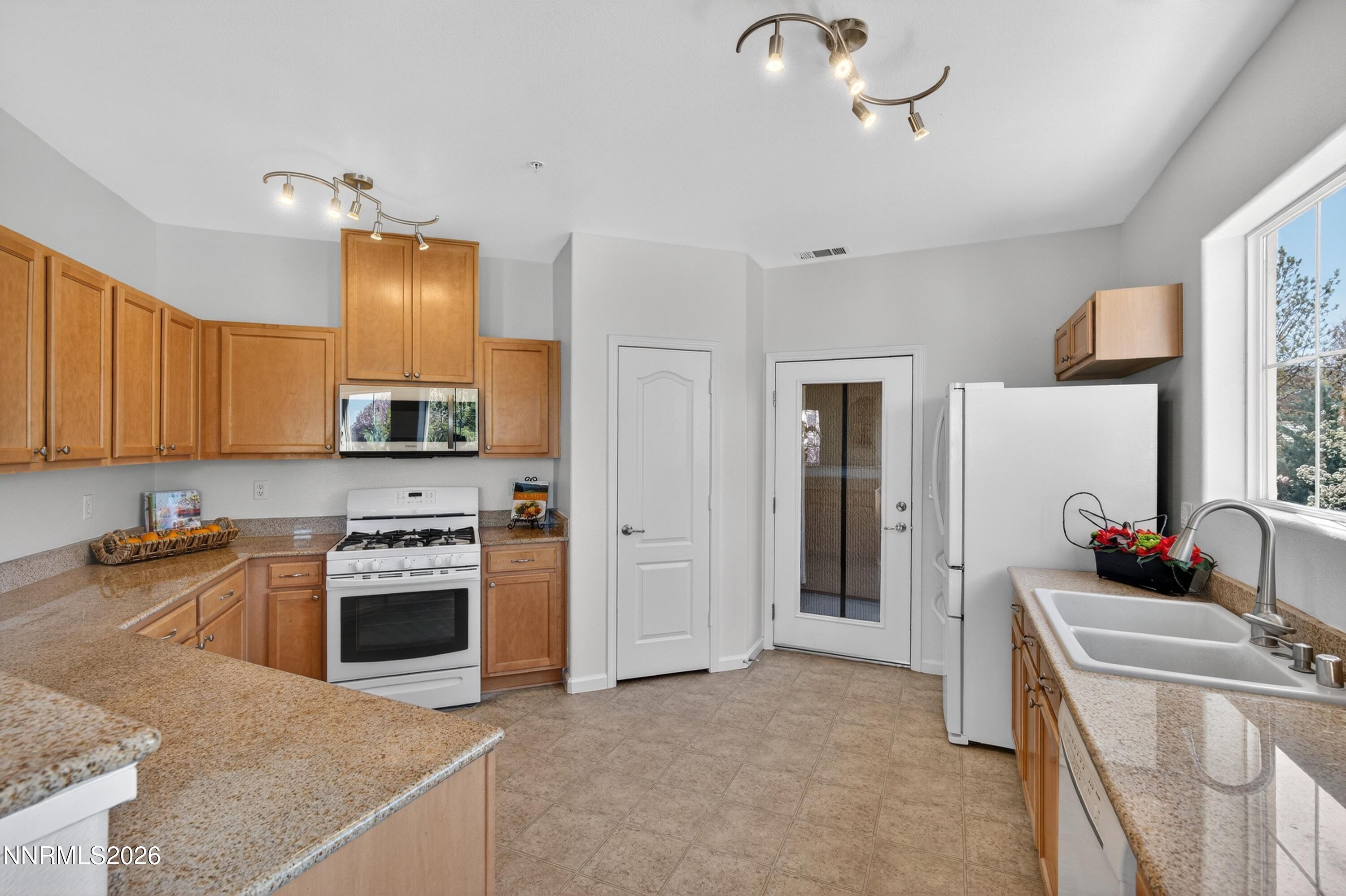 17000 Wedge Parkway, Unit 425 Reno, NV 89511 - Photo 11 of 44 013_dsc05246_665