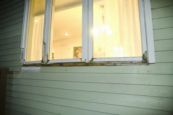 72 Heritage Drive Lowell, MA 01852 - Photo 29 of 29 a bathroom with a window and a bathtub