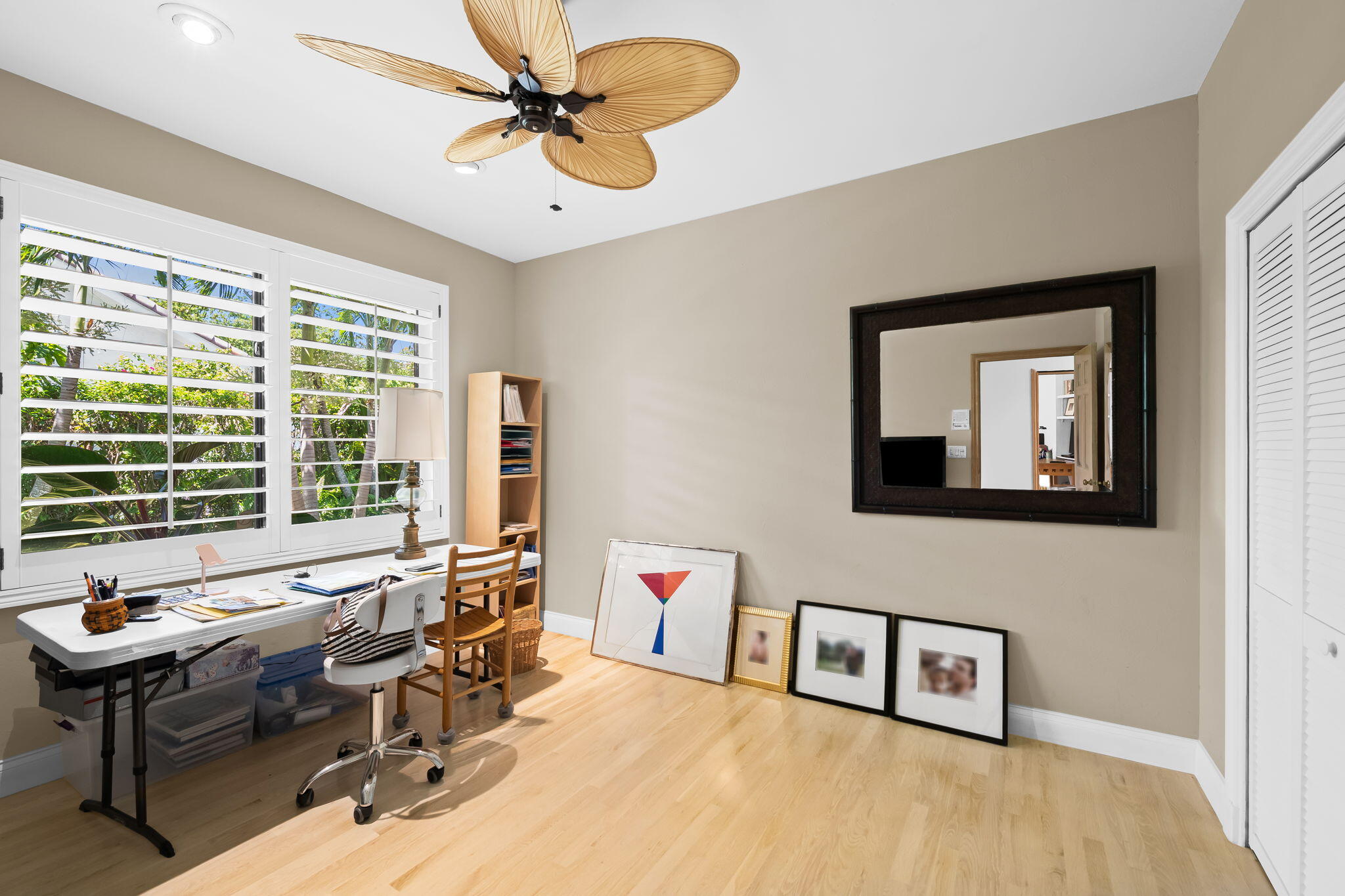 4885 Regency Court Boca Raton, FL 33434 - Photo 19 of 38 a living room with furniture