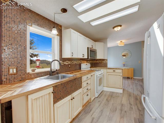 305 Julia Road Guffey, CO 80820 - Photo 6 of 30