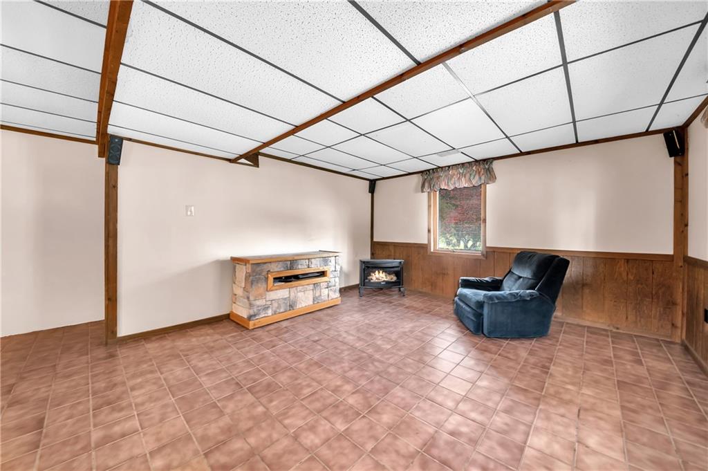 487 Ridge Road Hickory, PA 15340 - Photo 18 of 25 a room with furniture