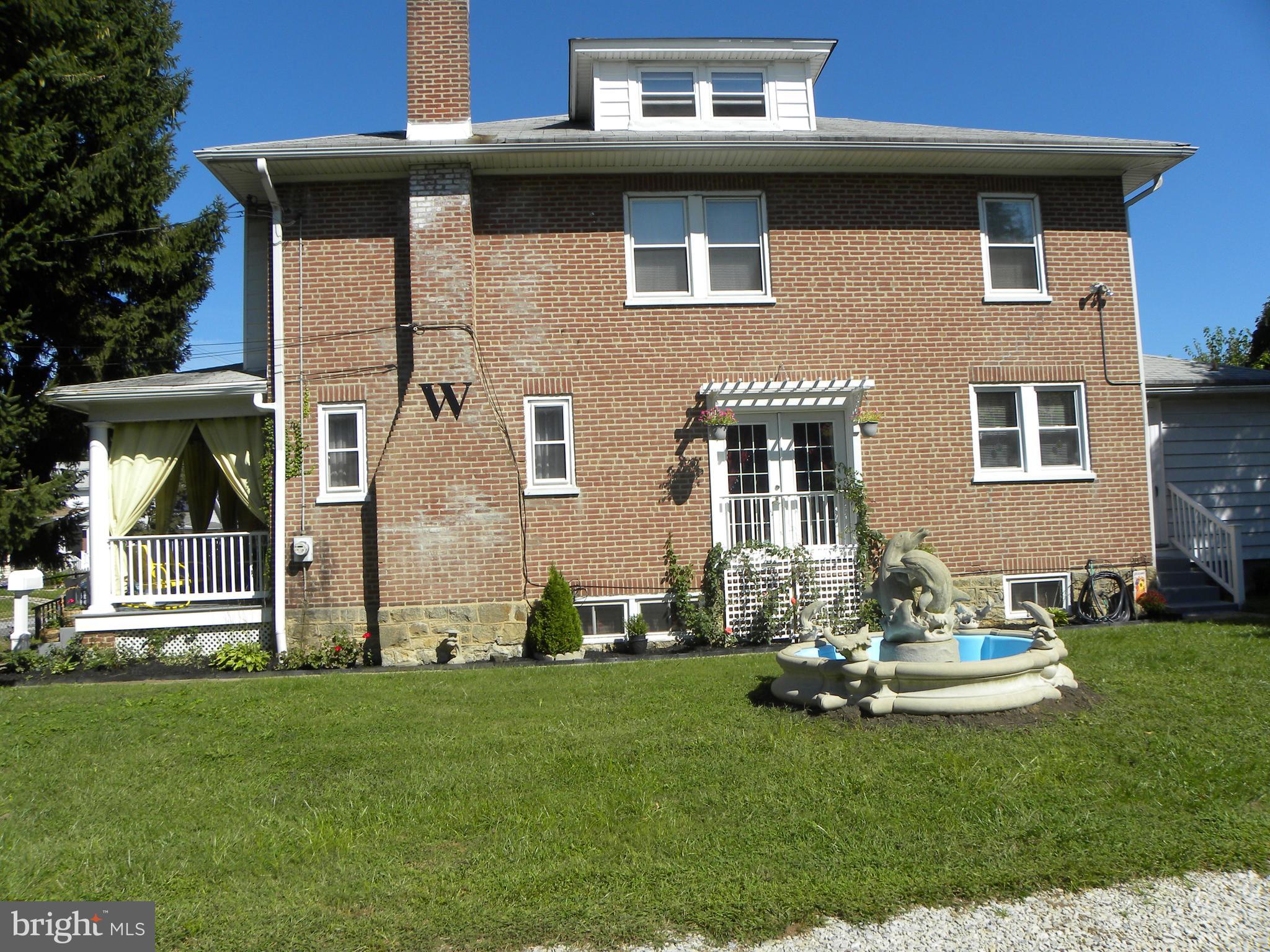 123 East Avon Road Brookhaven, PA 19015 - Photo 2 of 51 Side yard for those large family get togethers!